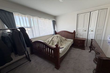 Photo of property in 12 Verena Place, Green Bay, Auckland, 0604