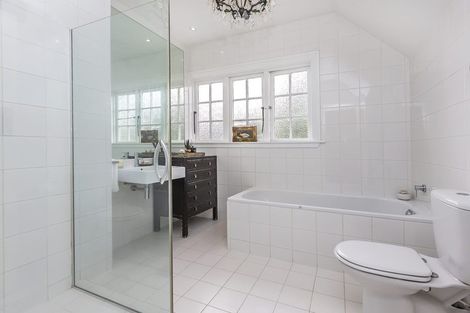 Photo of property in 2 Cluny Avenue, Kelburn, Wellington, 6012