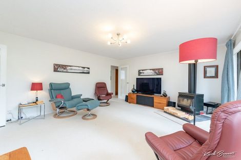 Photo of property in 2a Tiniroa Grove, Silverstream, Upper Hutt, 5019