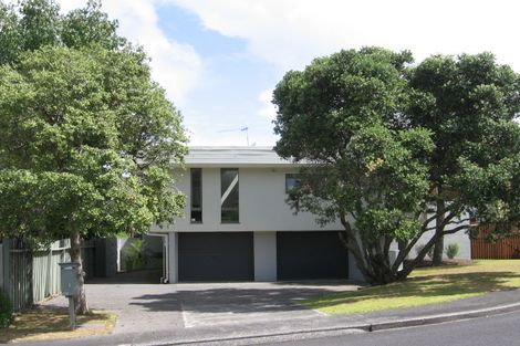 Photo of property in 1 Christensen Place, Forrest Hill, Auckland, 0620