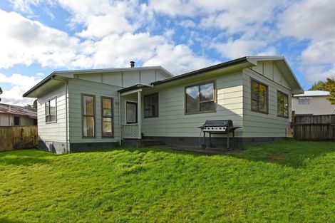 Photo of property in 5 Edelweiss Grove, Timberlea, Upper Hutt, 5018