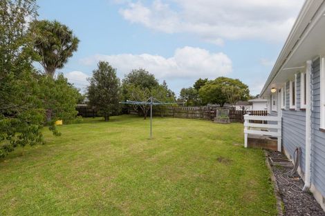 Photo of property in 17 Buckley Grove, Paraparaumu, 5032