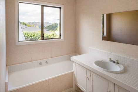 Photo of property in 68 Kahu Road, Paremata, Porirua, 5024