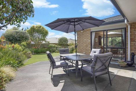 Photo of property in 12 Papawai Grove, Waikanae, 5036