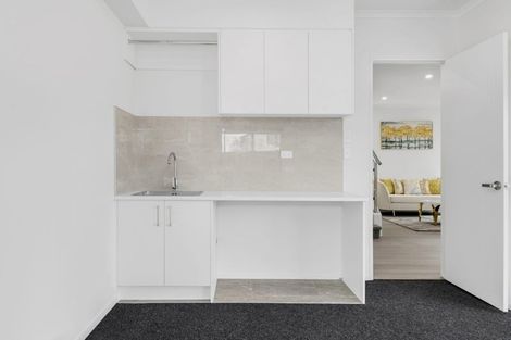 Photo of property in 8 Pineview Drive, Rosehill, Papakura, 2113