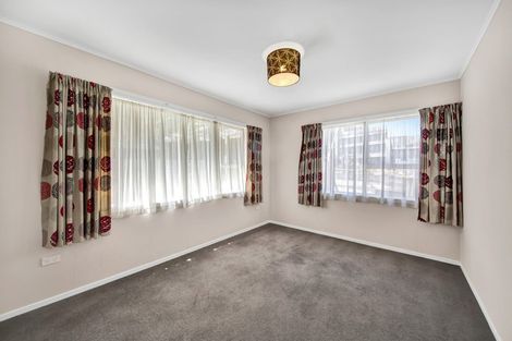 Photo of property in 13 Ambury Place, Merrilands, New Plymouth, 4312