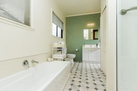 Photo of property in 2/7 Egremont Street, Belmont, Auckland, 0622