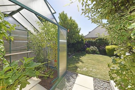 Photo of property in 11 Thornwood Place, Redwood, Christchurch, 8051