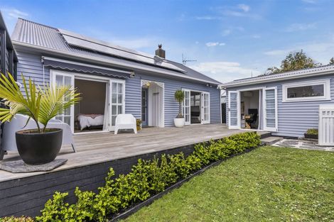 Photo of property in 90 Kiwitea Street, Sandringham, Auckland, 1041