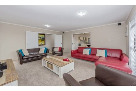 Photo of property in 9 Kingtide Place, Red Beach, 0932