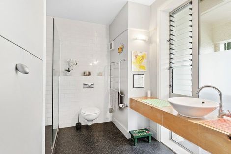 Photo of property in Samoa High Commission, 3/1 Wesley Road, Kelburn, Wellington, 6012