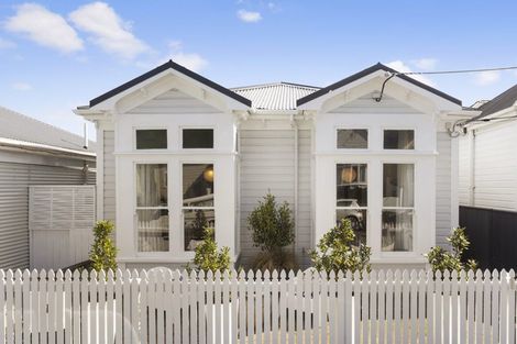 Photo of property in 18 Porritt Avenue, Mount Victoria, Wellington, 6011