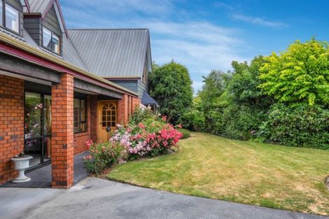 Photo of property in 100 Regency Crescent, Redwood, Christchurch, 8051