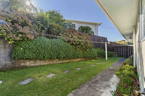 Photo of property in 20 Kenmore Street, Westown, New Plymouth, 4310