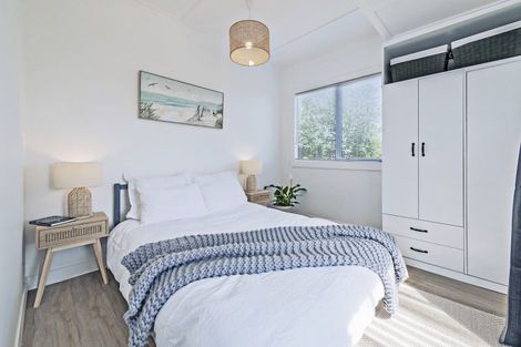 Photo of property in 16 Broadway Avenue, Waikuku Beach, 7473