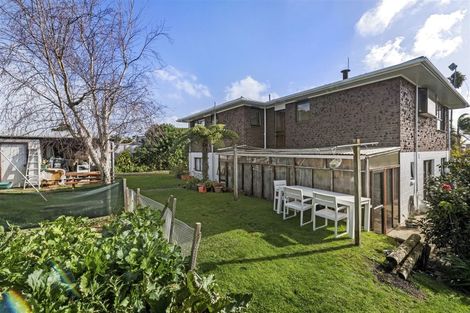 Photo of property in 60 Torkar Road, Clarks Beach, 2122