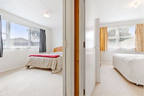 Photo of property in 1/8 Edwards Avenue, Henderson, Auckland, 0610