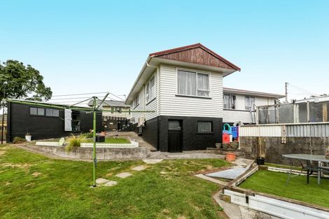 Photo of property in 18 Endeavour Street, Marfell, New Plymouth, 4310