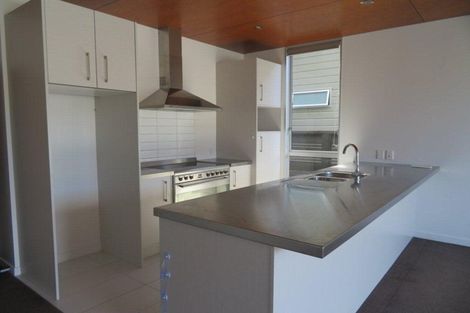 Photo of property in 10/3 Severn Street, Island Bay, Wellington, 6023