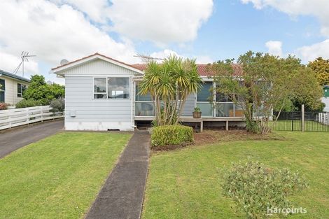 Photo of property in 13 Leatham Crescent, Opaheke, Papakura, 2113