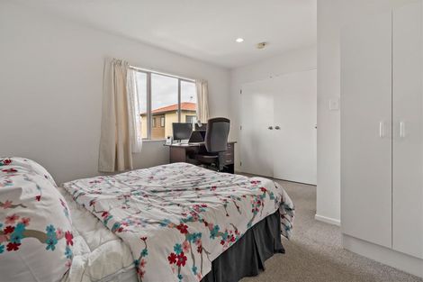Photo of property in Lakeview Terrace, 5/14 Ambrico Place, New Lynn, Auckland, 0600