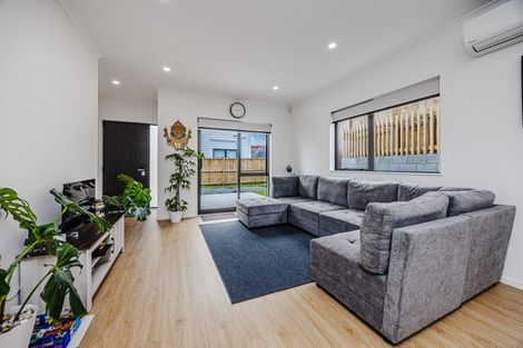 Photo of property in 16d Balgowan Terrace, Conifer Grove, Takanini, 2112