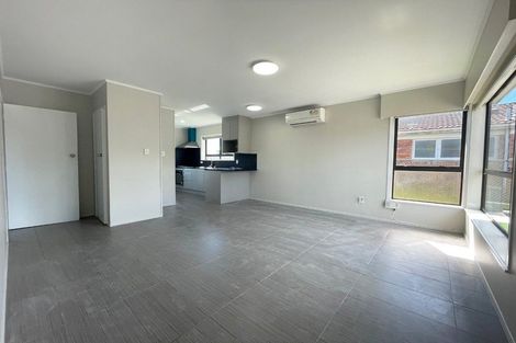 Photo of property in 4/9 Norman Spencer Drive, Papatoetoe, Auckland, 2104