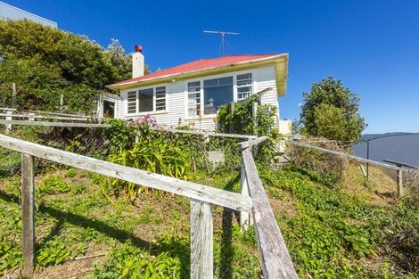 Photo of property in 17 Beacon Hill Road, Strathmore Park, Wellington, 6022