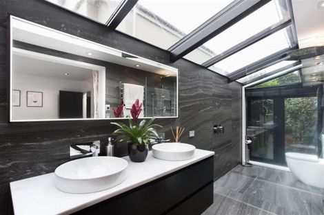 Photo of property in 40 Wroxton Terrace, Merivale, Christchurch, 8014