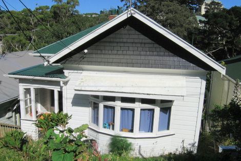 Photo of property in 121 Kelburn Parade, Kelburn, Wellington, 6012