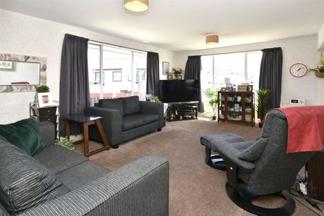 Photo of property in 16 Leonie Place, Aranui, Christchurch, 8061