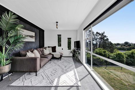 Photo of property in 20 Truby King Street, Merrilands, New Plymouth, 4312