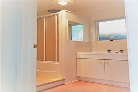 Photo of property in 1/45 Rothesay Bay Road, Rothesay Bay, Auckland, 0630