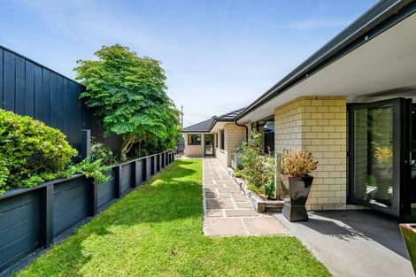 Photo of property in 28 Paynters Avenue, Strandon, New Plymouth, 4312
