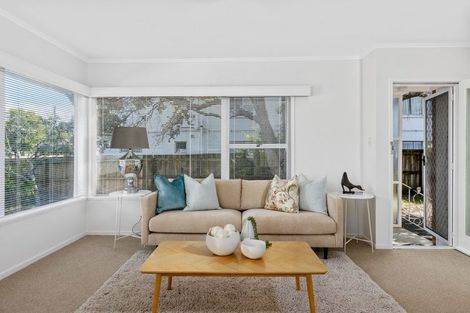 Photo of property in 4/760 Beach Road, Browns Bay, Auckland, 0630