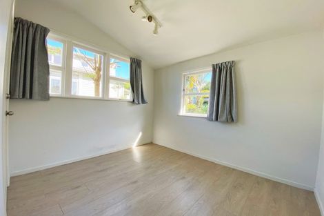Photo of property in 1/28 Rangitoto Terrace, Milford, Auckland, 0620
