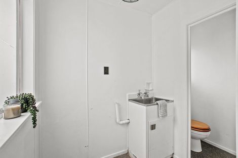 Photo of property in 9 Thames Street, Welbourn, New Plymouth, 4310