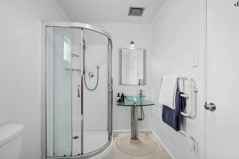 Photo of property in 1/52 Beulah Avenue, Rothesay Bay, Auckland, 0630