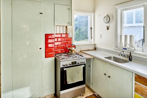 Photo of property in 9 Totara Street, Eastbourne, Lower Hutt, 5013