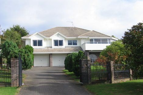 Photo of property in 2 Bragato Place, Chatswood, Auckland, 0626