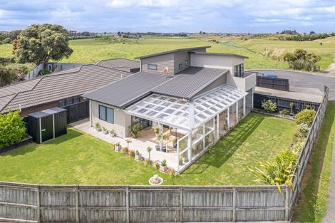 Photo of property in 13 Kamahi Street, Castlecliff, Whanganui, 4501