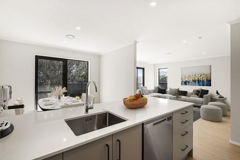 Photo of property in 3/7 Parapara Place, Albany, Auckland, 0632