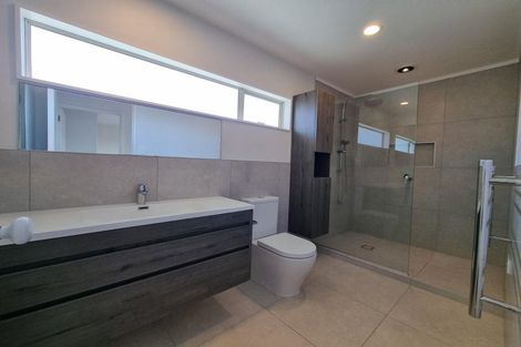 Photo of property in 2/74 College Road, Northcote, Auckland, 0627