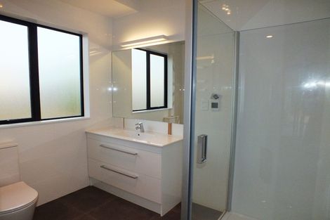 Photo of property in 5 Syd Grant Crescent, Orewa, 0931