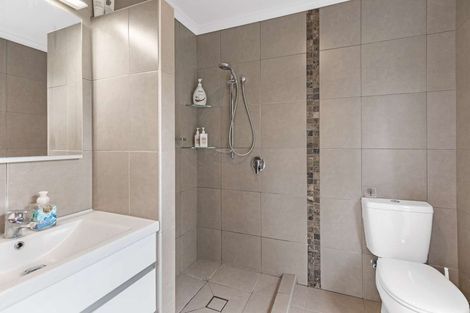 Photo of property in 19 Ashburn Lane, Awapuni, Palmerston North, 4412