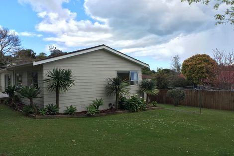 Photo of property in 8 Cottam Grove, Northcross, Auckland, 0632