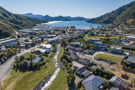 Photo of property in 21 Captains Close, Waikawa, Picton, 7220
