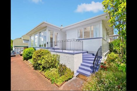 Photo of property in 2/12 Holland Road, Hillcrest, Auckland, 0627
