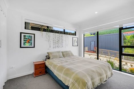 Photo of property in 4 William Earp Place, Tawa, Wellington, 5028