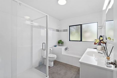 Photo of property in 8 Emlyn Place, Torbay, Auckland, 0630